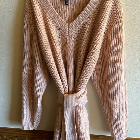 Eloquii Sweaters - Dusty pink sweater with belt. Size 26w